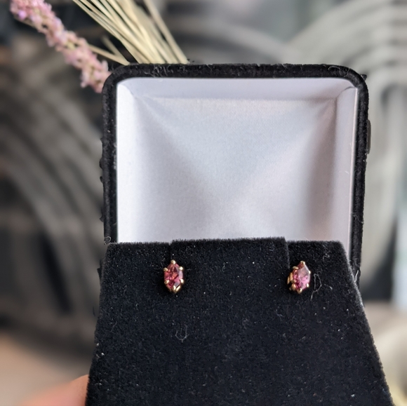 14K Gold and Garnet Stud Earrings - "Bonfire Heart" - Picture 3 of 11